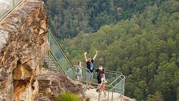 悉尼留学生旅行：蓝山瀑布徒步+三姐妹峰+林肯岩日落一日游活动